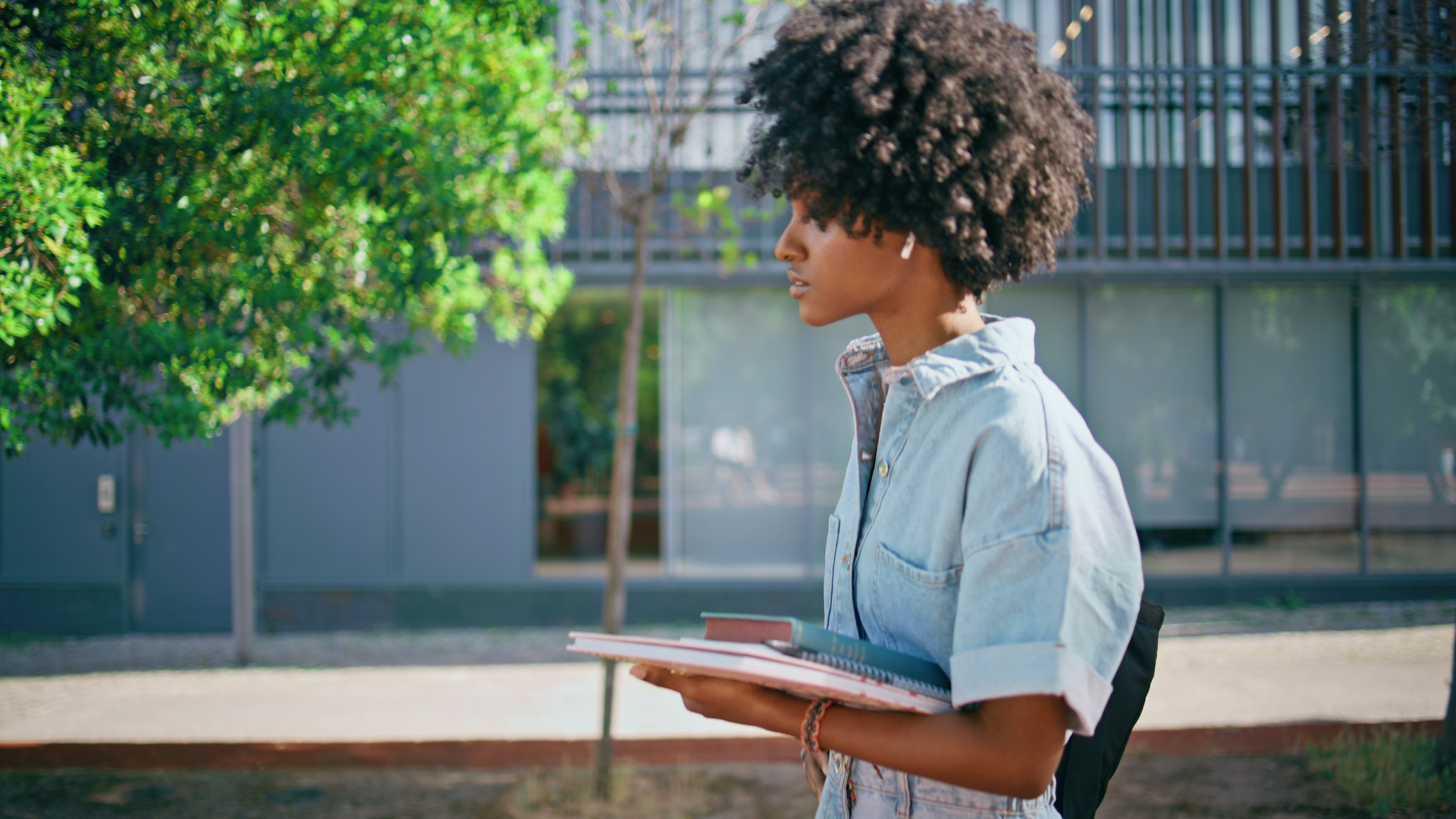 Student aan de telefoon